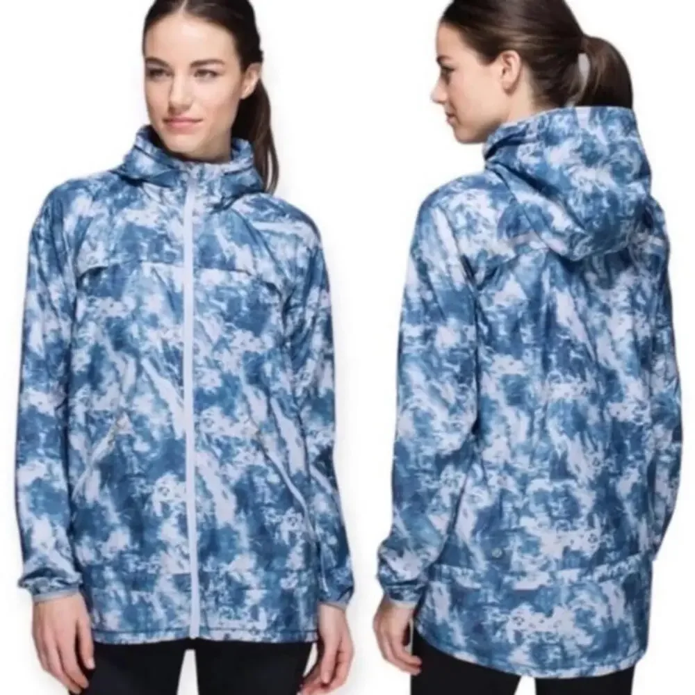 Lululemon Pack It Up Jacket Blue Tie Dye‎ Hooded Windbreaker Size 10